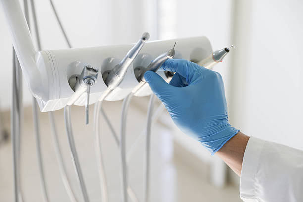 Professional Emergency Dentist technician working in Suncoast Estates, FL